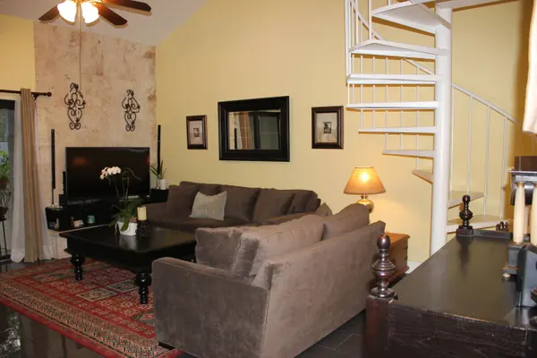 6671 SW 70th TER #20, Miami, FL 33143
