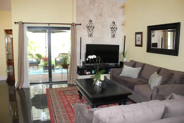 6671 SW 70th TER #20, Miami, FL 33143