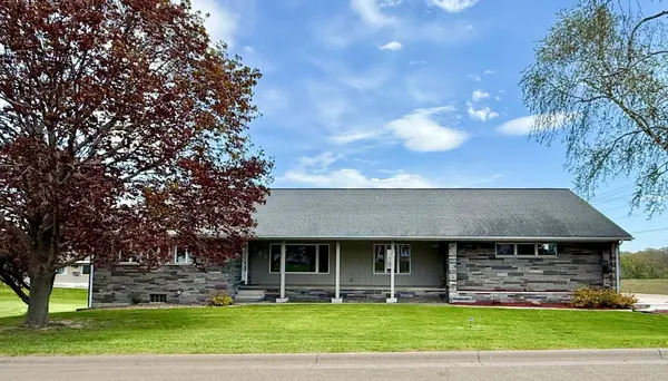 147 4th AVE SE, Spring Grove, MN 55974
