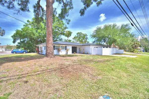3553 CENTER CIR, Largo, FL 33774