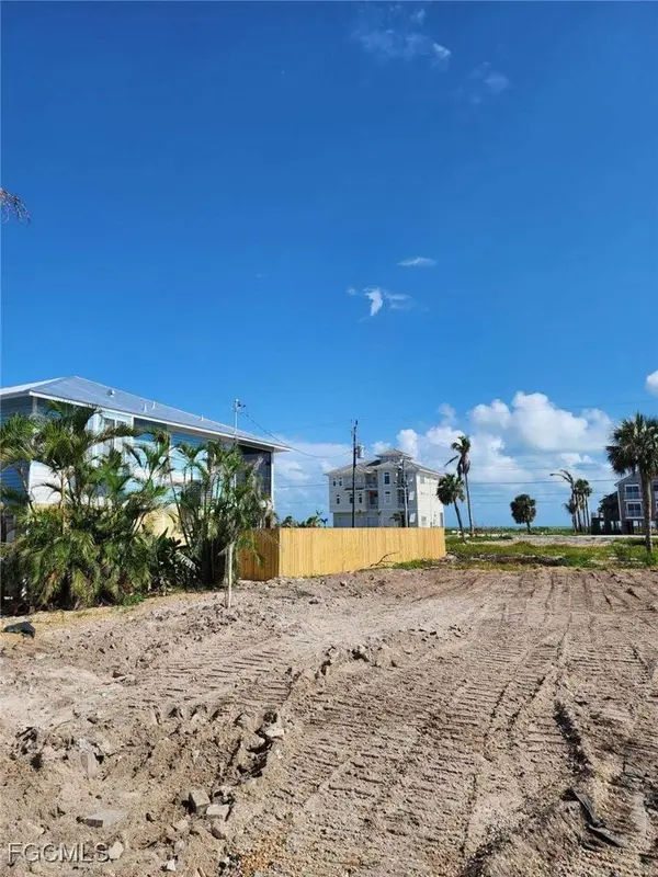 7910 Buccaneer DR, Fort Myers Beach, FL 33931