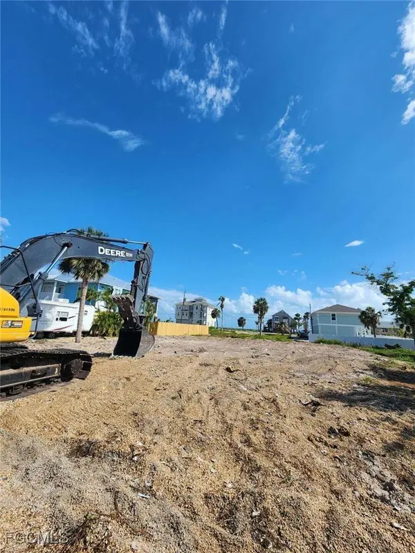 7910 Buccaneer DR, Fort Myers Beach, FL 33931