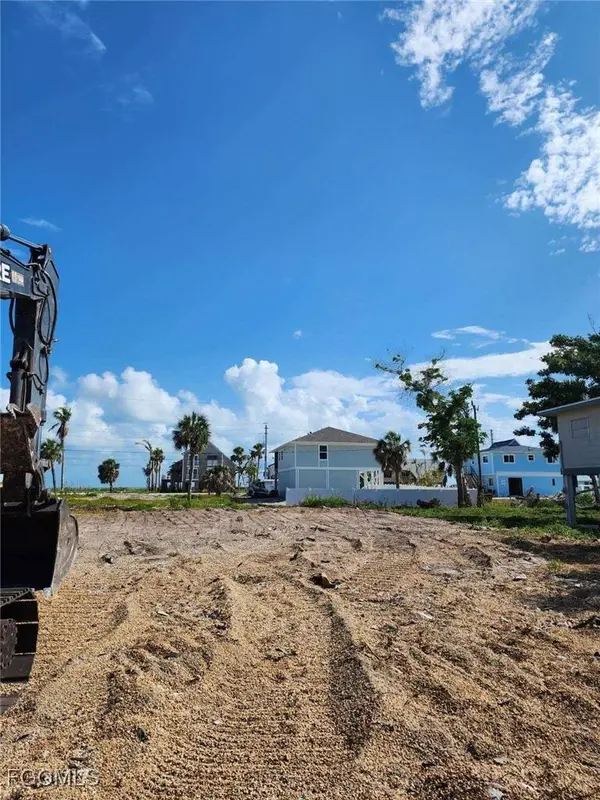 7910 Buccaneer DR, Fort Myers Beach, FL 33931