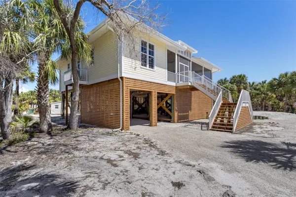 32 PALM DR, Placida, FL 33946