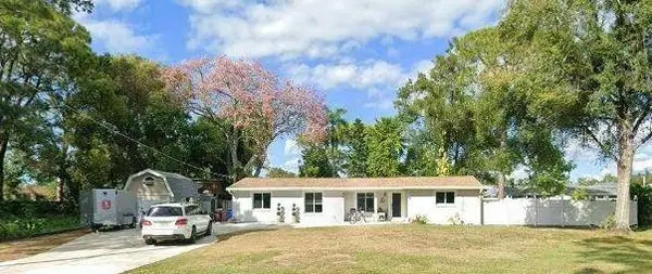 8205 WESTRIDGE DR, Tampa, FL 33615