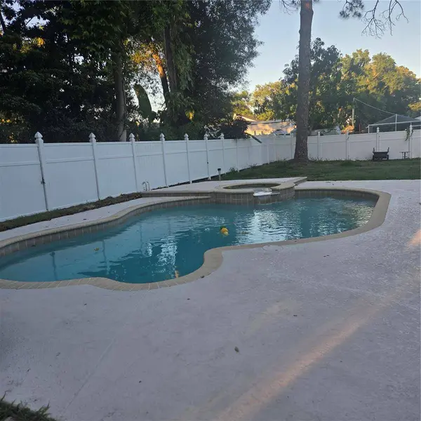 8205 WESTRIDGE DR, Tampa, FL 33615