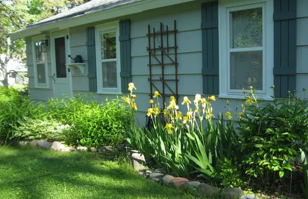 1896 Walter ST, Saint Paul, MN 55109