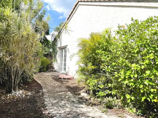 5851 Bristol LN, Davie, FL 33331