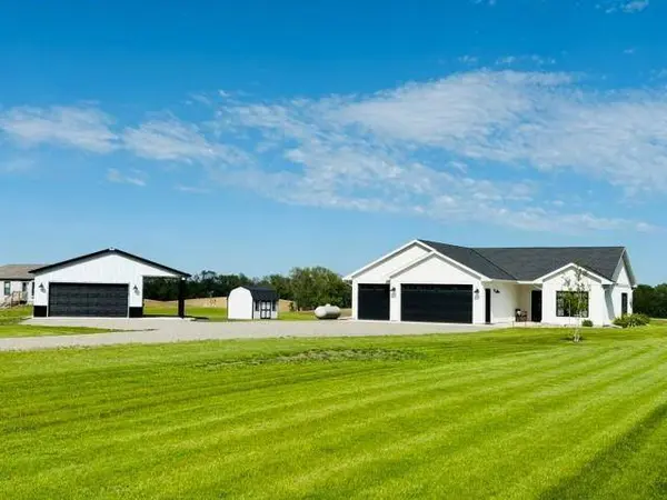 18142 705th AVE, Dassel, MN 55325