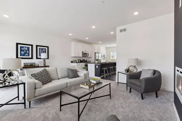 3139 Clover Ridge DR, Chaska, MN 55318