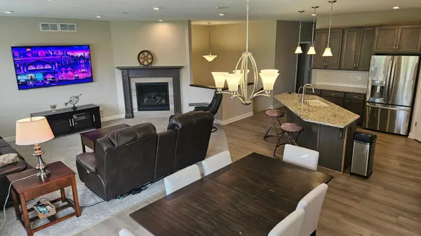 9591 James CIR N, Lake Elmo, MN 55042
