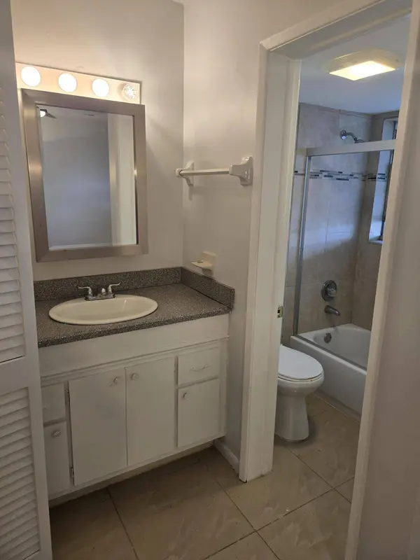490 SE 19th AVE #107, Pompano Beach, FL 33060