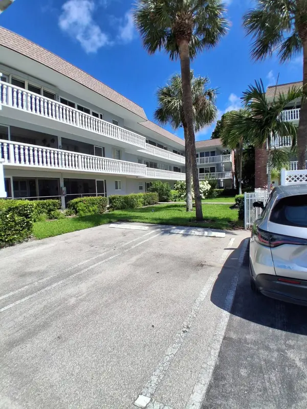 490 SE 19th AVE #107, Pompano Beach, FL 33060