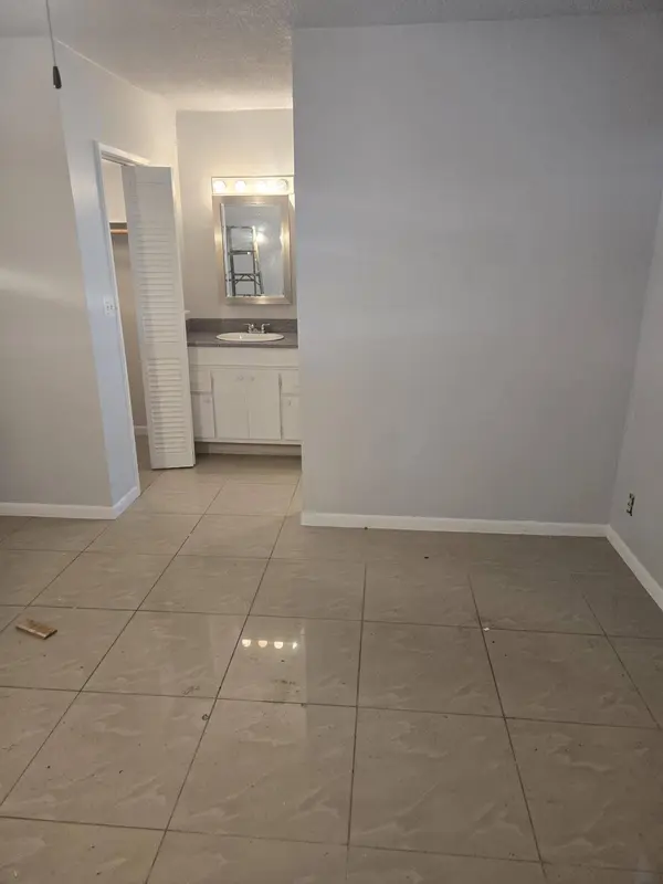 490 SE 19th AVE #107, Pompano Beach, FL 33060