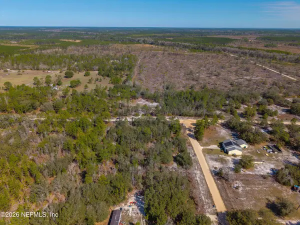 121 MEADOWLARK LN, Palatka, FL 32177