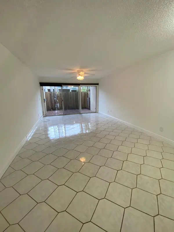 15385 S Dixie HWY #12, Palmetto Bay, FL 33157