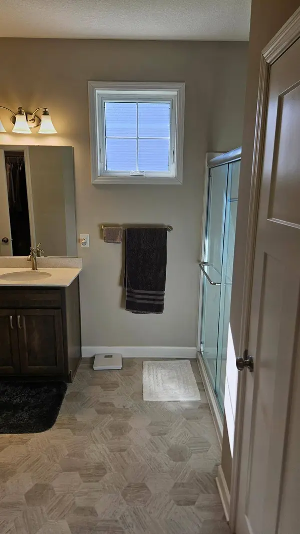 9591 James CIR N, Lake Elmo, MN 55042