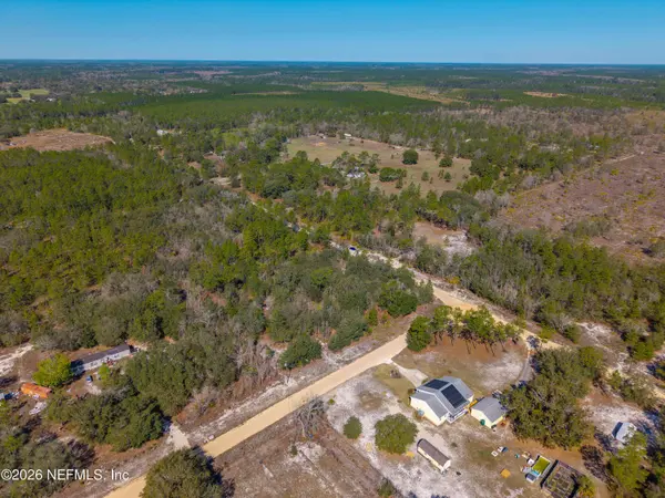 121 MEADOWLARK LN, Palatka, FL 32177
