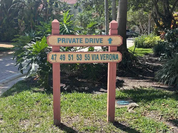 49 Vía Verona, Palm Beach Gardens, FL 33418
