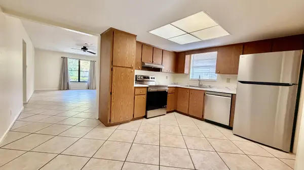 9121 E Highland Pines DR, Palm Beach Gardens, FL 33418