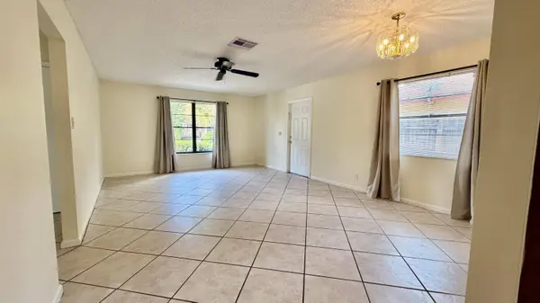9121 E Highland Pines DR, Palm Beach Gardens, FL 33418