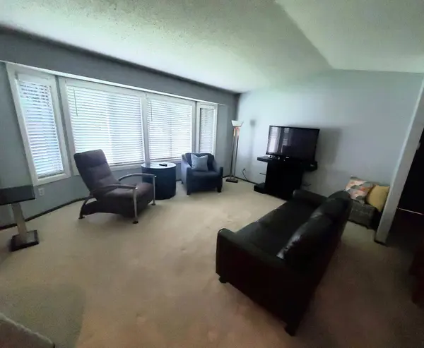 4504 Laramie TRL, Minnetonka, MN 55345