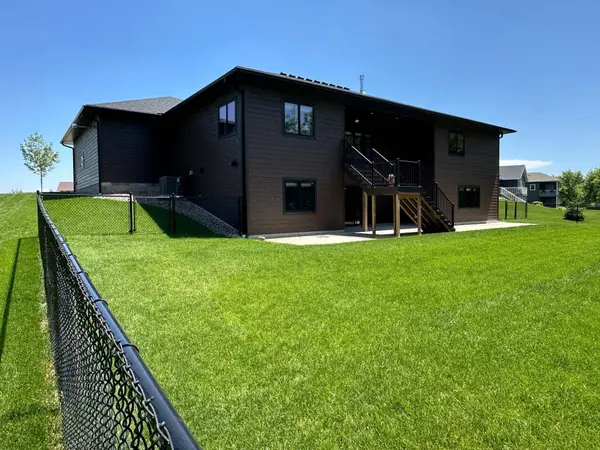 2318 Red Bird LN, Fairmont, MN 56031