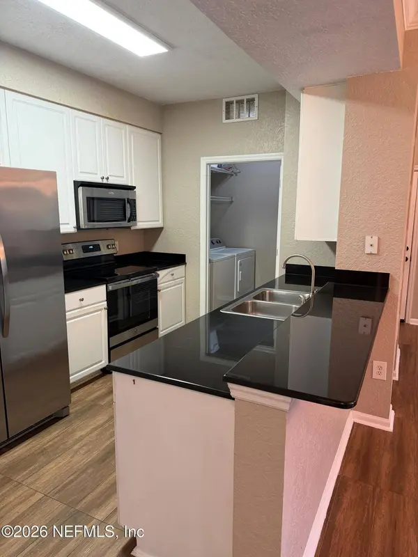 8539 GATE Pkwy W #424, Jacksonville, FL 32216