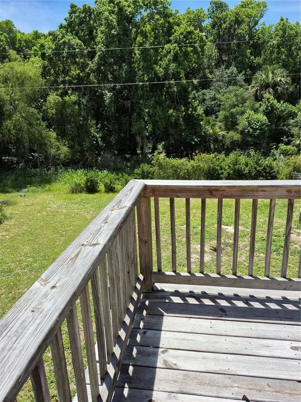 5230 PARK AVE, De Leon Springs, FL 32130