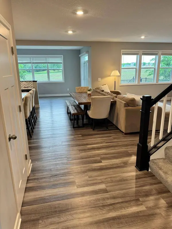 1562 Edgebrook LN, Carver, MN 55315