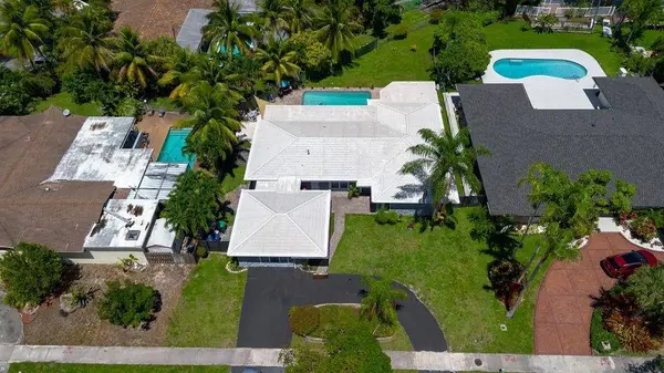 19885 NE 22nd AVE, Miami, FL 33180