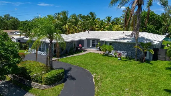 19885 NE 22nd AVE, Miami, FL 33180