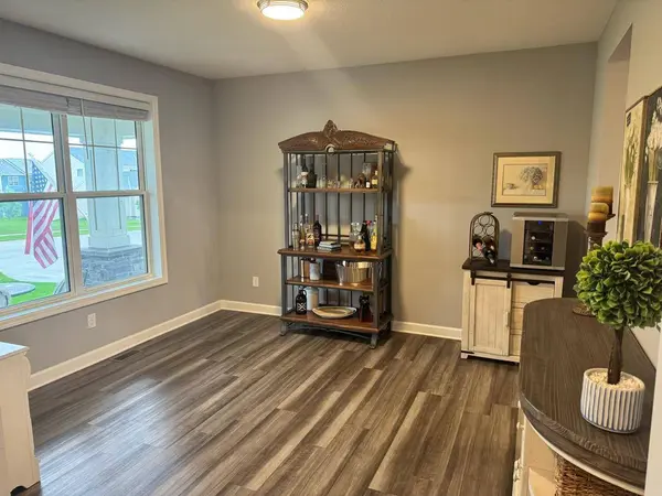 1562 Edgebrook LN, Carver, MN 55315