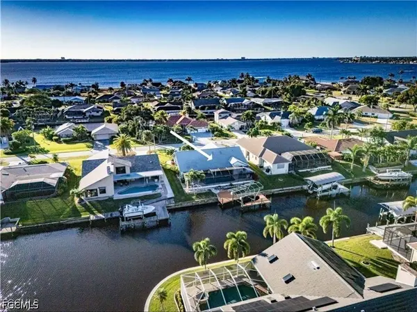2317 SE 27th ST, Cape Coral, FL 33904