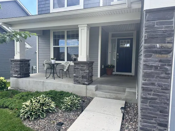 1562 Edgebrook LN, Carver, MN 55315