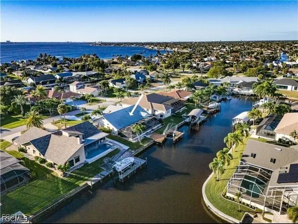 2317 SE 27th ST, Cape Coral, FL 33904
