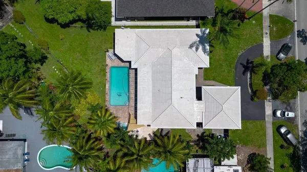 19885 NE 22nd AVE, Miami, FL 33180