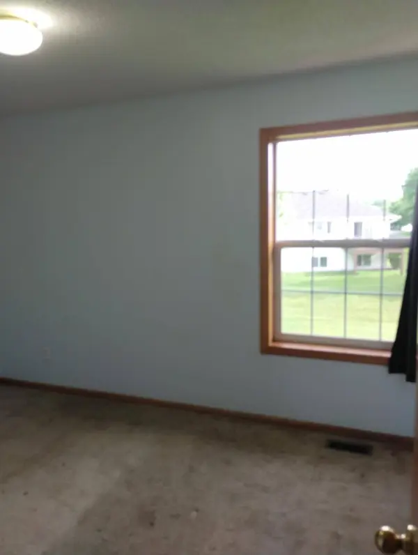 1063 Juniper CT, Shakopee, MN 55379