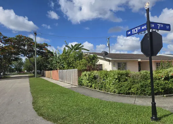 11302 SW 7th ST, Miami, FL 33174