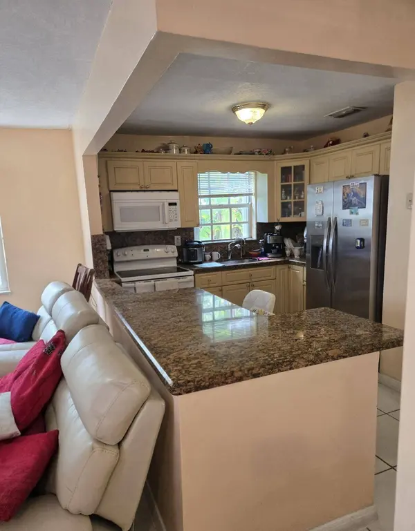 11302 SW 7th ST, Miami, FL 33174
