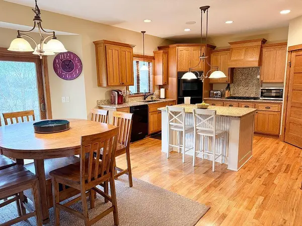 1633 Dupre RD, Hugo, MN 55038