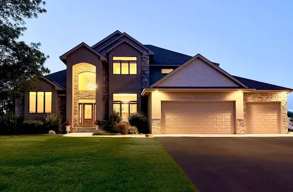 1633 Dupre RD, Hugo, MN 55038