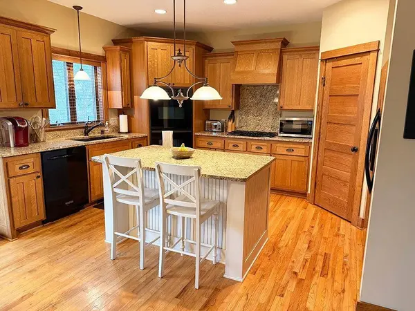 1633 Dupre RD, Hugo, MN 55038