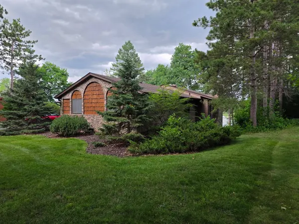 6668 Rustic RD SE, Prior Lake, MN 55372