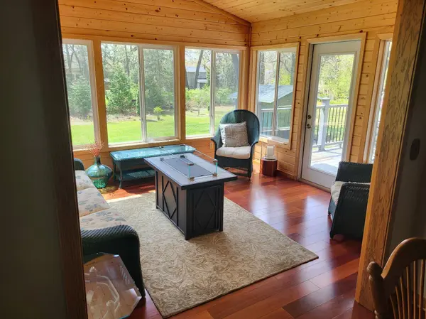 512 Brookwood LN, Sartell, MN 56377