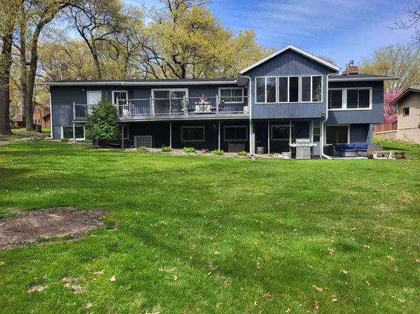 512 Brookwood LN, Sartell, MN 56377