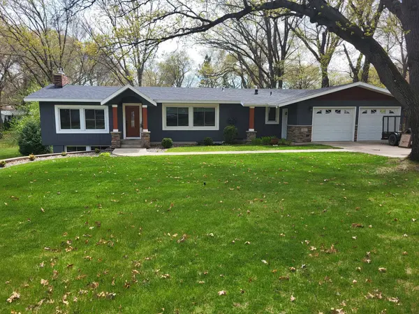 512 Brookwood LN, Sartell, MN 56377