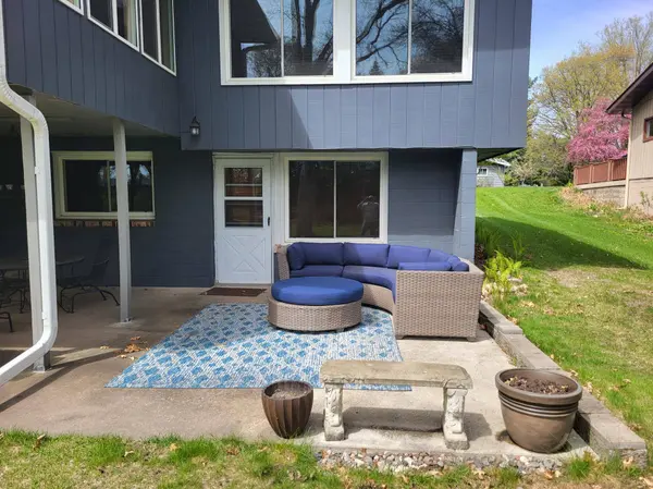 512 Brookwood LN, Sartell, MN 56377