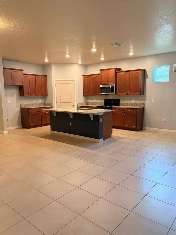 12374 EASTPOINTE DR, Dade City, FL 33525