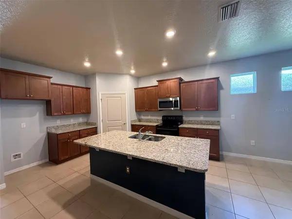 12374 EASTPOINTE DR, Dade City, FL 33525